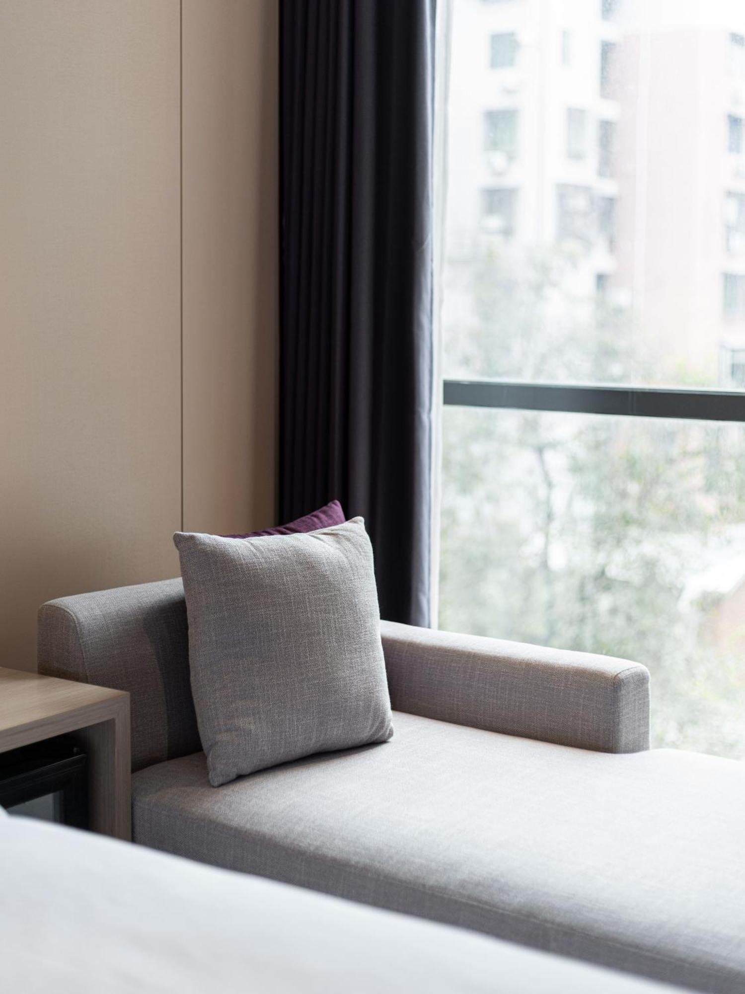 Lavande International Hotel Guangzhou Taikoo Hui Square Shipaiqiao Metro Station Branch - Free Shuttle Bus To Canton Fair Complex During Canton Fair Period & Free Vpn Internet Access Экстерьер фото