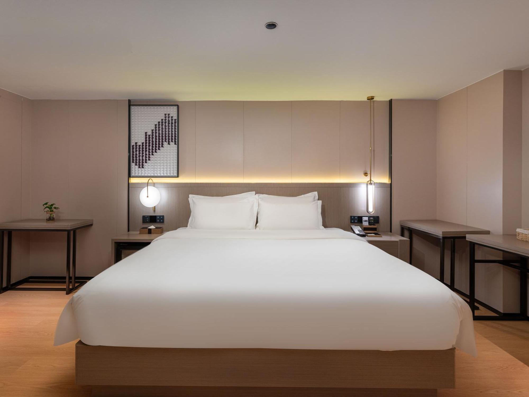 Lavande International Hotel Guangzhou Taikoo Hui Square Shipaiqiao Metro Station Branch - Free Shuttle Bus To Canton Fair Complex During Canton Fair Period & Free Vpn Internet Access Экстерьер фото