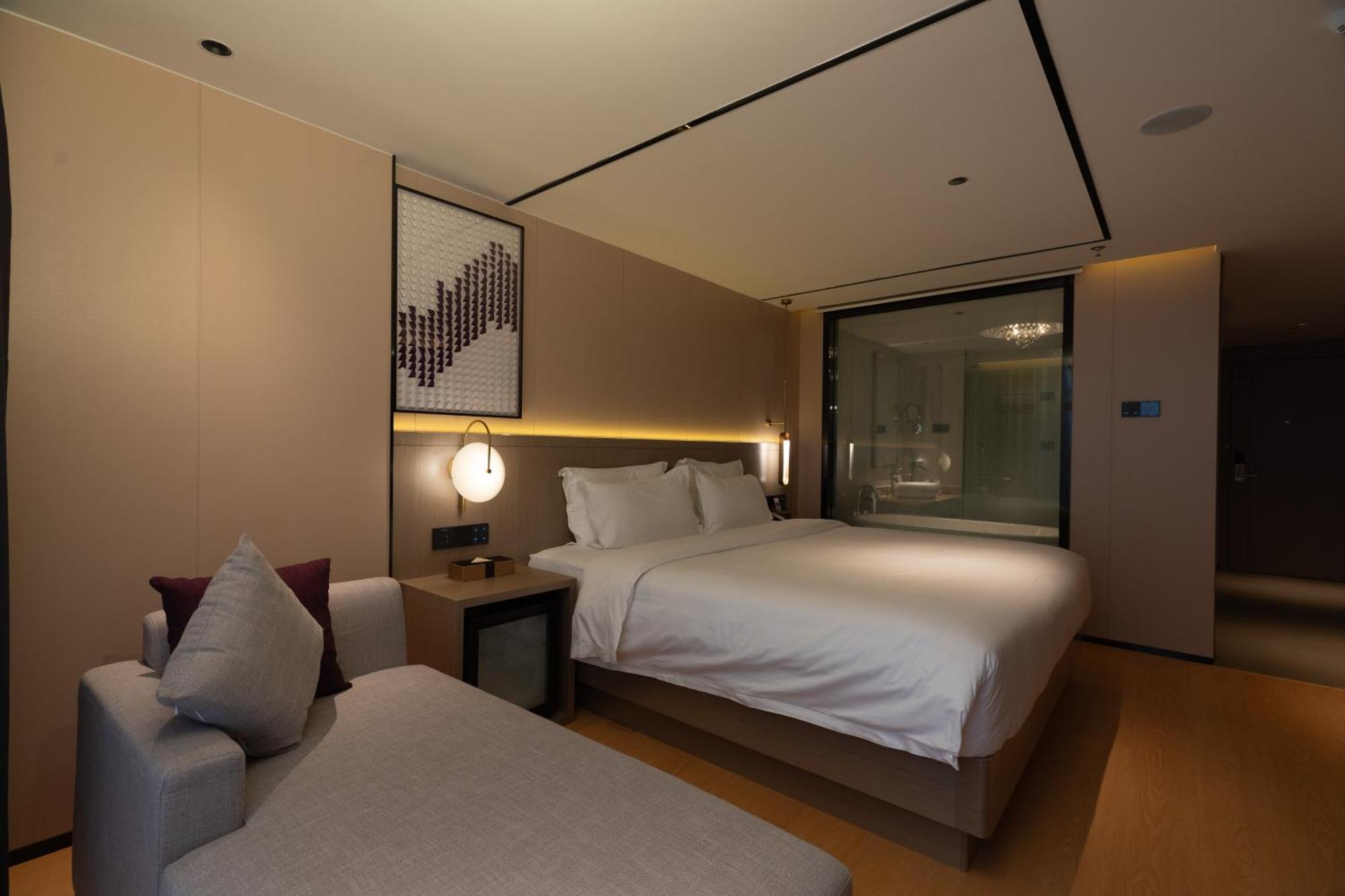 Lavande International Hotel Guangzhou Taikoo Hui Square Shipaiqiao Metro Station Branch - Free Shuttle Bus To Canton Fair Complex During Canton Fair Period & Free Vpn Internet Access Экстерьер фото