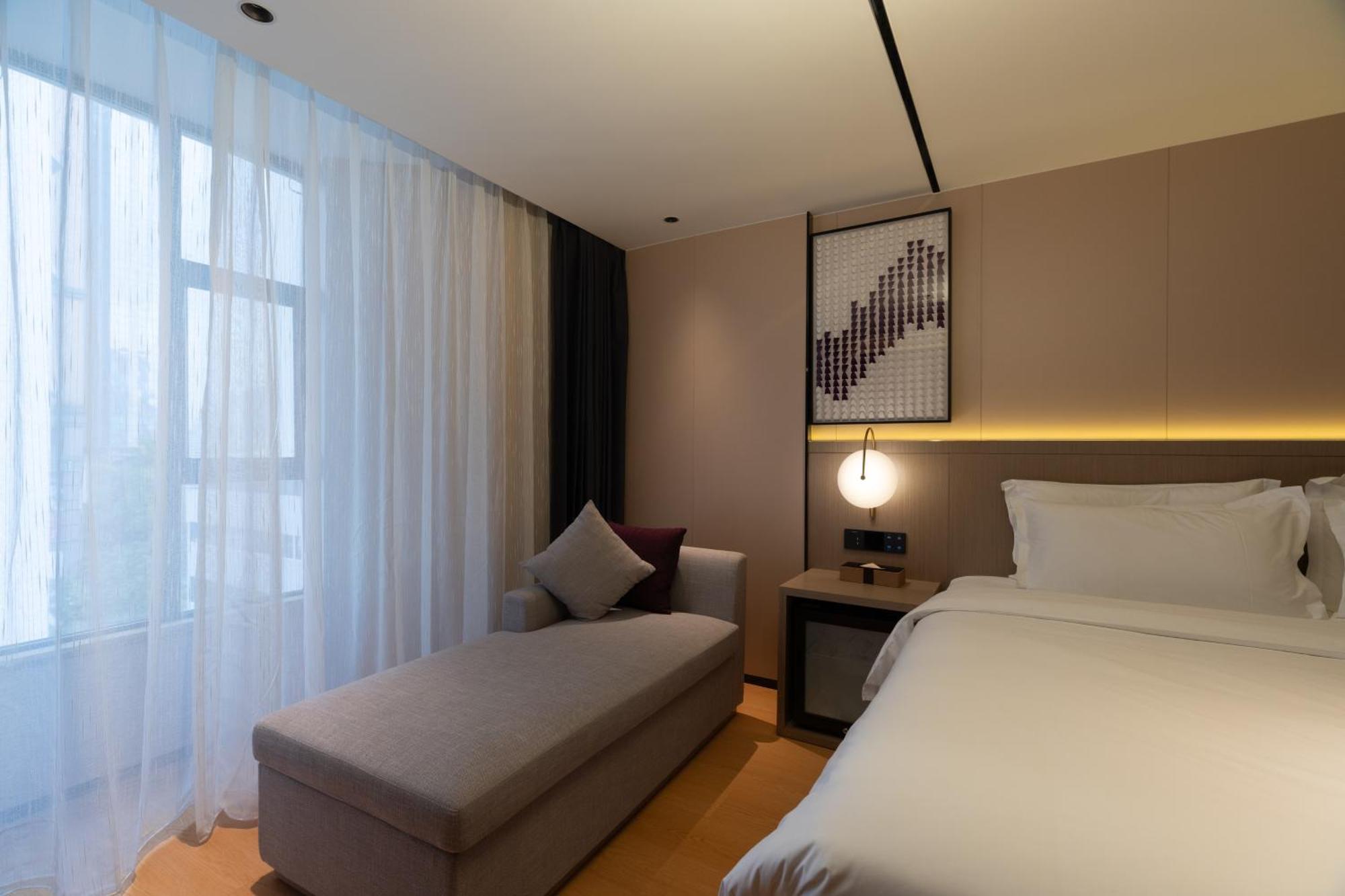 Lavande International Hotel Guangzhou Taikoo Hui Square Shipaiqiao Metro Station Branch - Free Shuttle Bus To Canton Fair Complex During Canton Fair Period & Free Vpn Internet Access Экстерьер фото