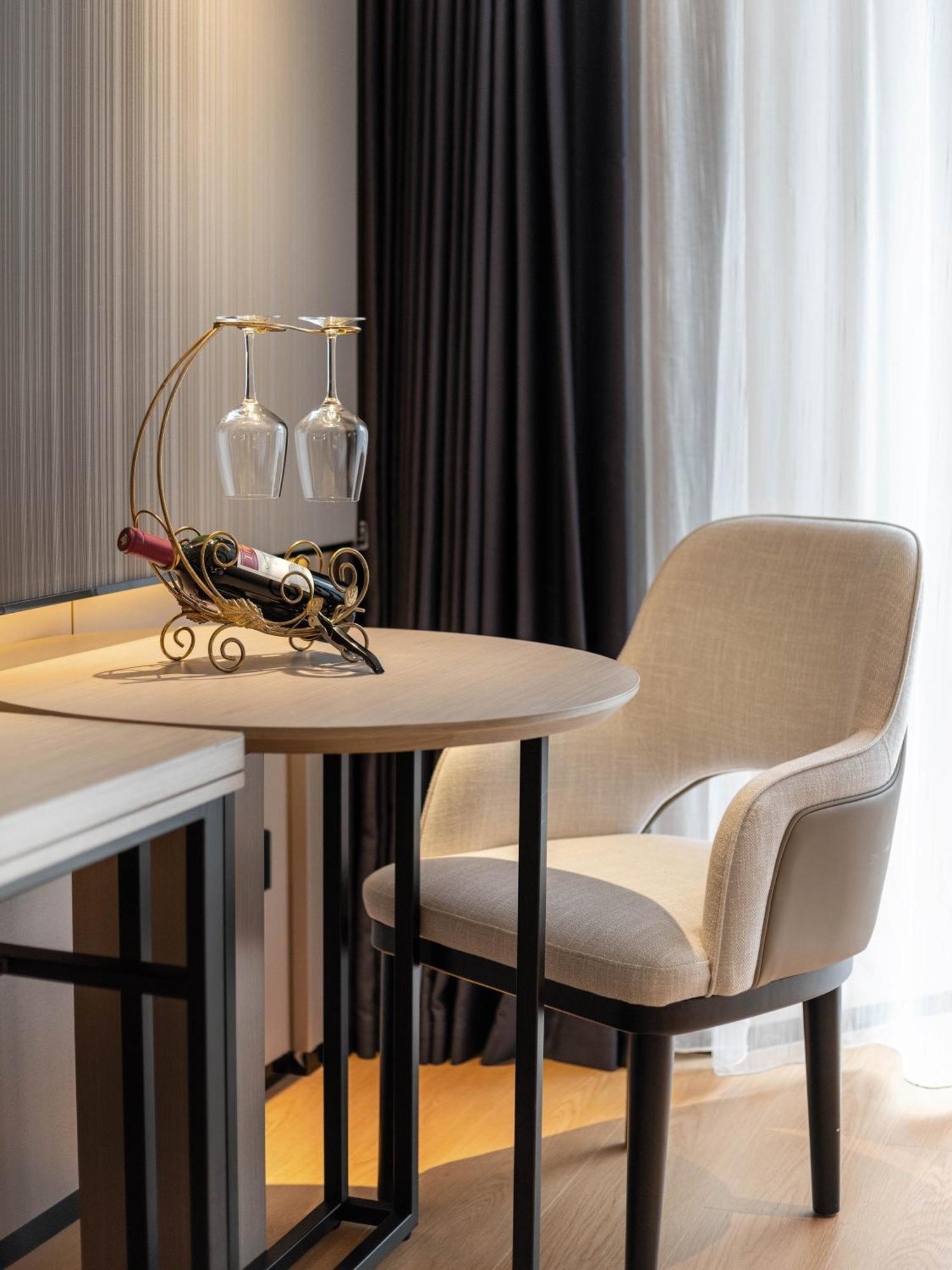 Lavande International Hotel Guangzhou Taikoo Hui Square Shipaiqiao Metro Station Branch - Free Shuttle Bus To Canton Fair Complex During Canton Fair Period & Free Vpn Internet Access Экстерьер фото