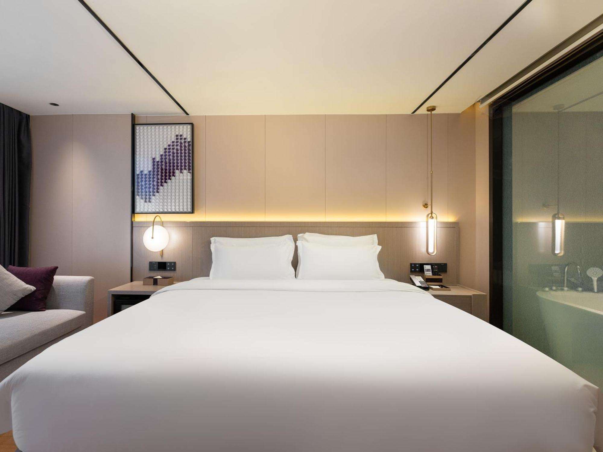 Lavande International Hotel Guangzhou Taikoo Hui Square Shipaiqiao Metro Station Branch - Free Shuttle Bus To Canton Fair Complex During Canton Fair Period & Free Vpn Internet Access Экстерьер фото