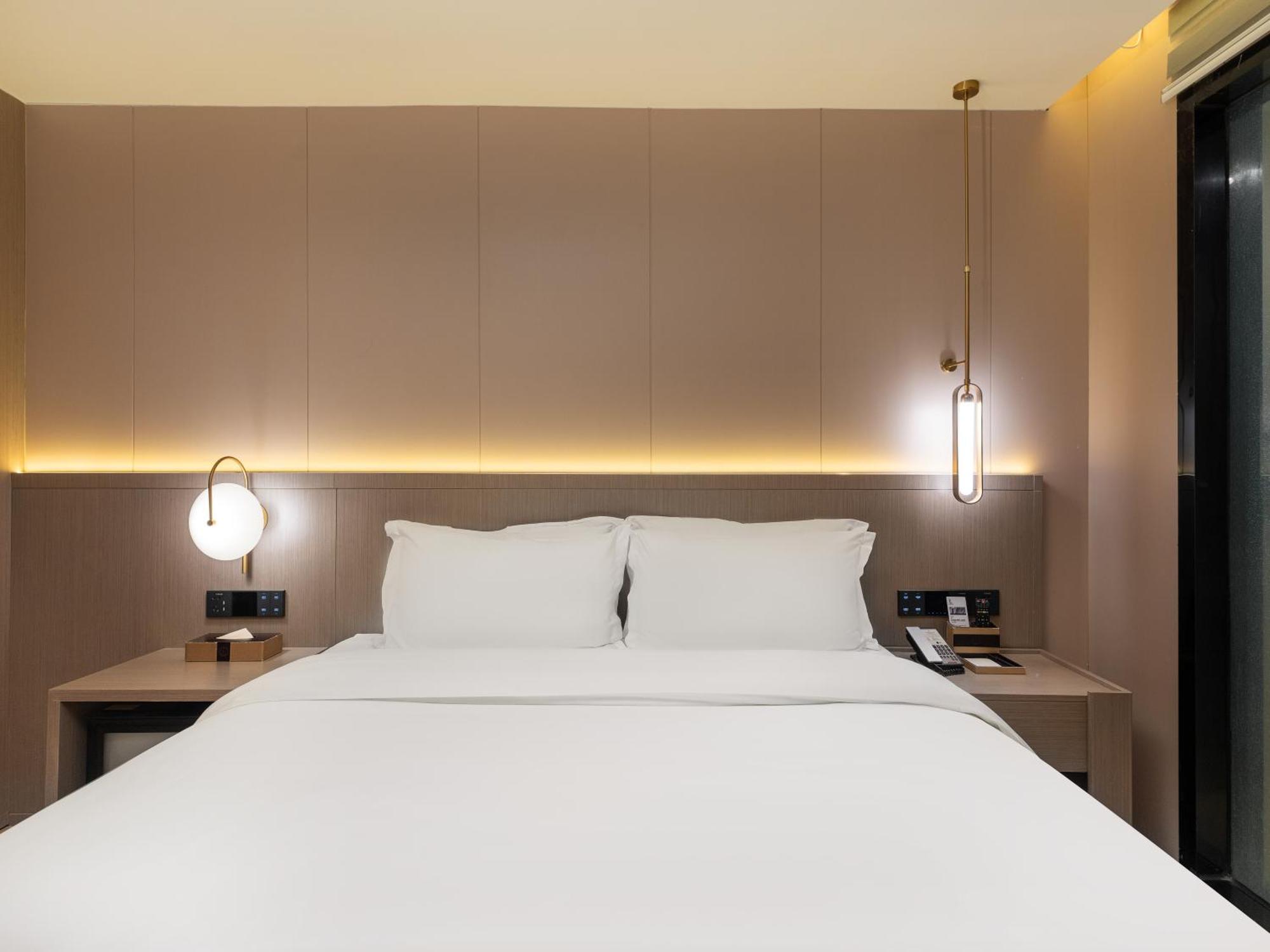 Lavande International Hotel Guangzhou Taikoo Hui Square Shipaiqiao Metro Station Branch - Free Shuttle Bus To Canton Fair Complex During Canton Fair Period & Free Vpn Internet Access Экстерьер фото