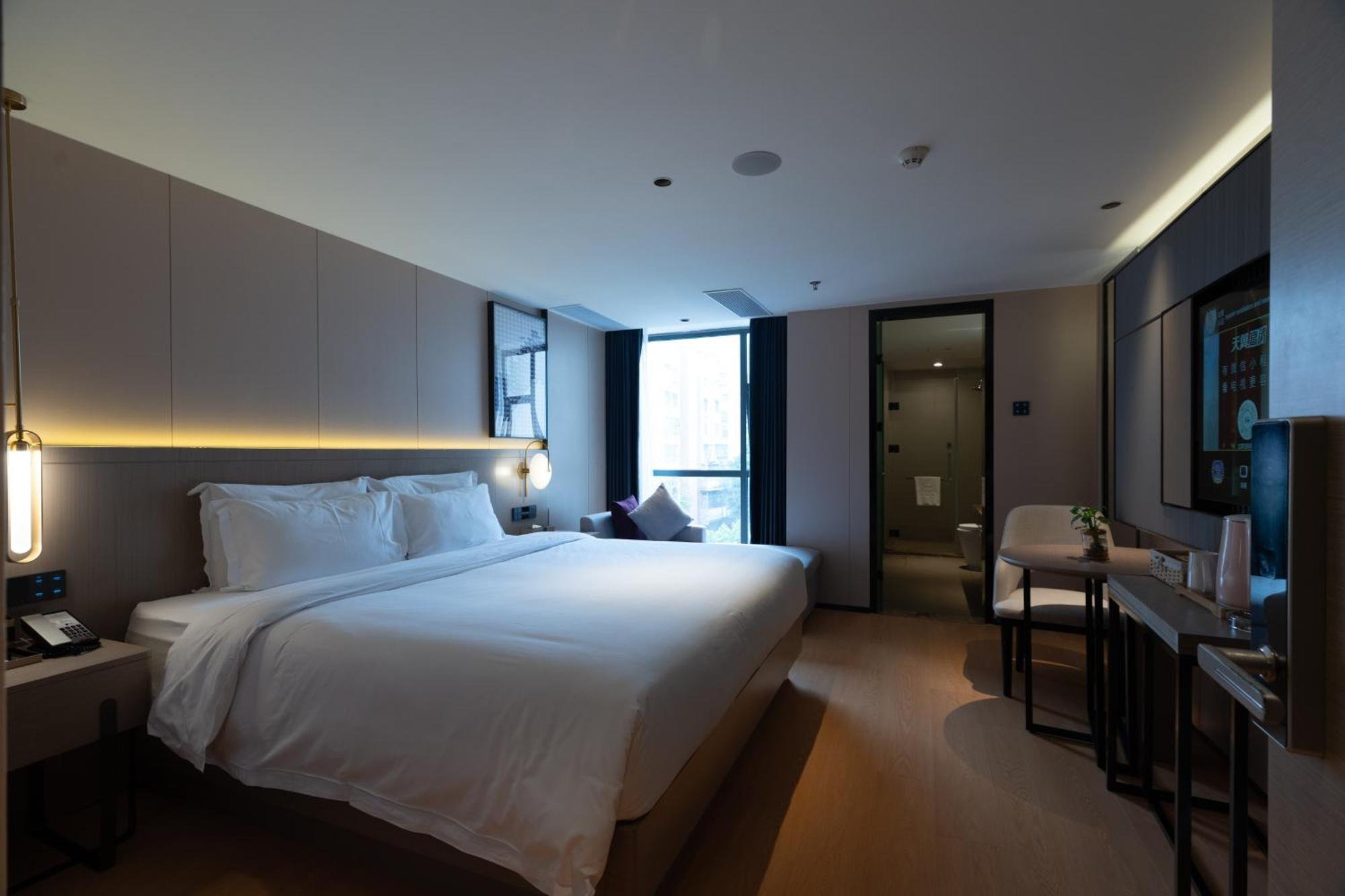 Lavande International Hotel Guangzhou Taikoo Hui Square Shipaiqiao Metro Station Branch - Free Shuttle Bus To Canton Fair Complex During Canton Fair Period & Free Vpn Internet Access Экстерьер фото