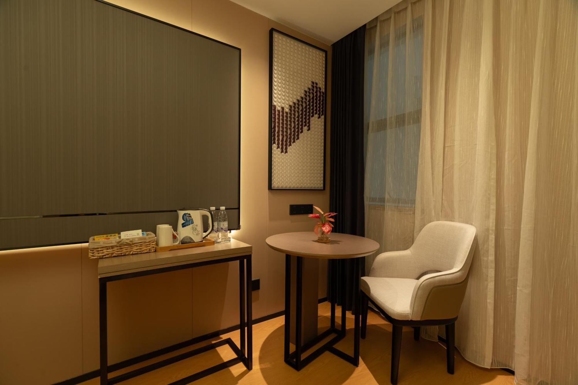 Lavande International Hotel Guangzhou Taikoo Hui Square Shipaiqiao Metro Station Branch - Free Shuttle Bus To Canton Fair Complex During Canton Fair Period & Free Vpn Internet Access Экстерьер фото