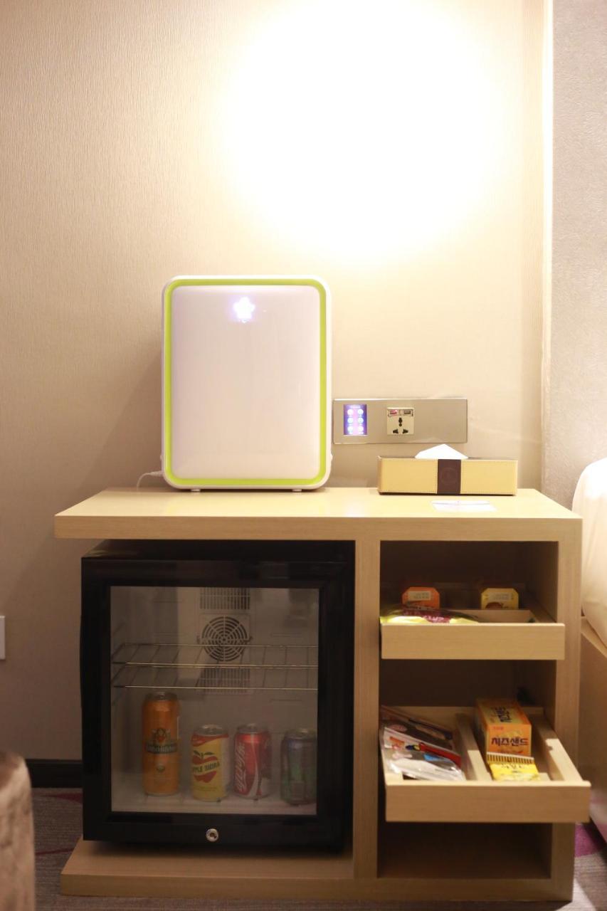 Lavande International Hotel Guangzhou Taikoo Hui Square Shipaiqiao Metro Station Branch - Free Shuttle Bus To Canton Fair Complex During Canton Fair Period & Free Vpn Internet Access Экстерьер фото