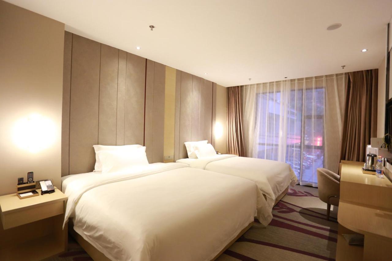 Lavande International Hotel Guangzhou Taikoo Hui Square Shipaiqiao Metro Station Branch - Free Shuttle Bus To Canton Fair Complex During Canton Fair Period & Free Vpn Internet Access Экстерьер фото