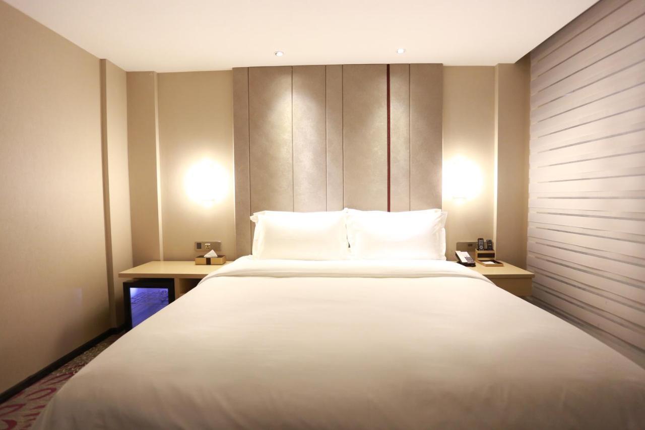 Lavande International Hotel Guangzhou Taikoo Hui Square Shipaiqiao Metro Station Branch - Free Shuttle Bus To Canton Fair Complex During Canton Fair Period & Free Vpn Internet Access Экстерьер фото