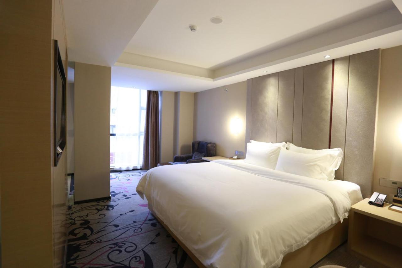 Lavande International Hotel Guangzhou Taikoo Hui Square Shipaiqiao Metro Station Branch - Free Shuttle Bus To Canton Fair Complex During Canton Fair Period & Free Vpn Internet Access Экстерьер фото
